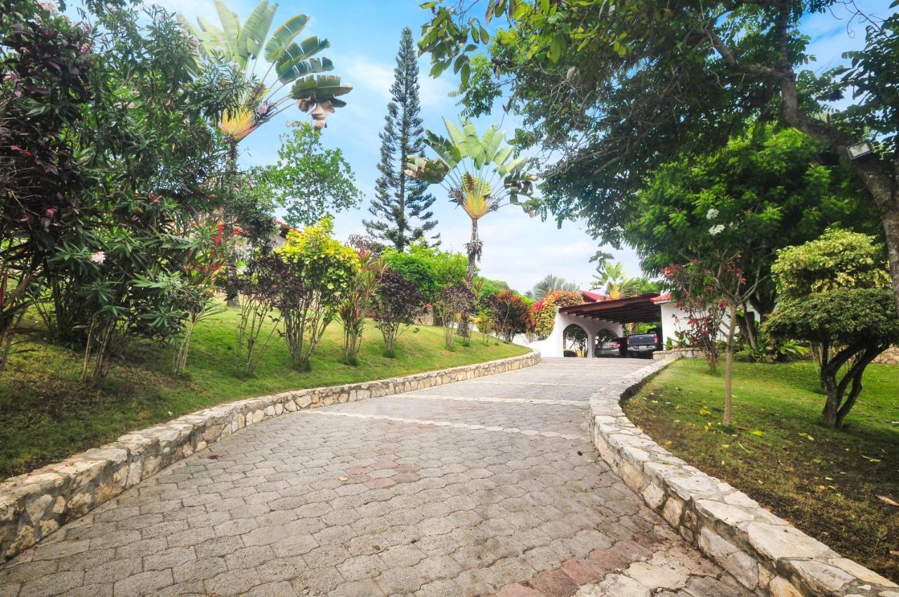 Sunset Gardens Villa Olon Bagian luar foto