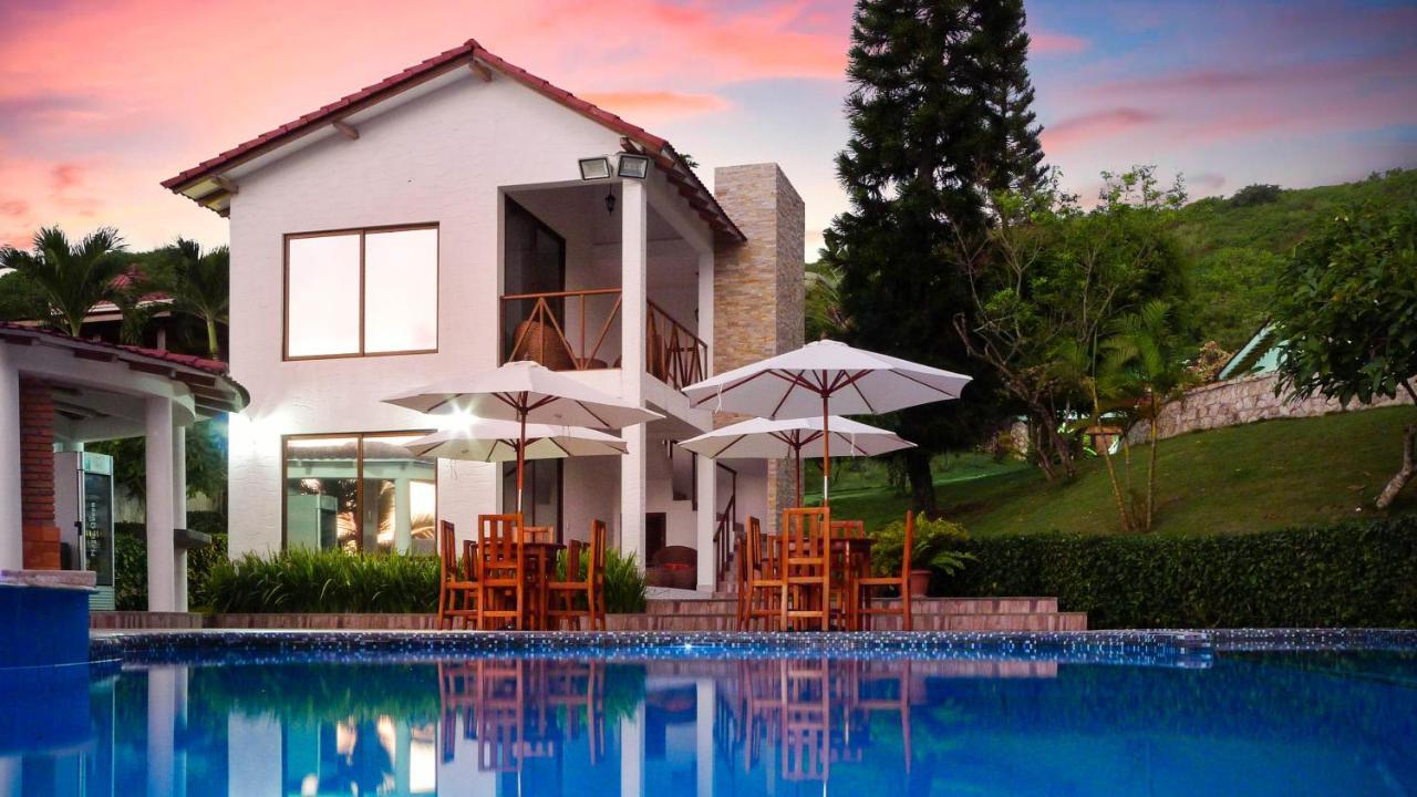 Sunset Gardens Villa Olon Bagian luar foto
